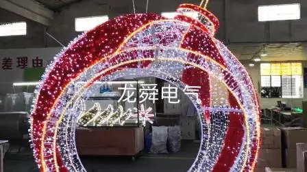 Promenade géante 3D de lumière extérieure d'ornement de Noël par la lumière de motif de boule pour la décoration de centre commercial